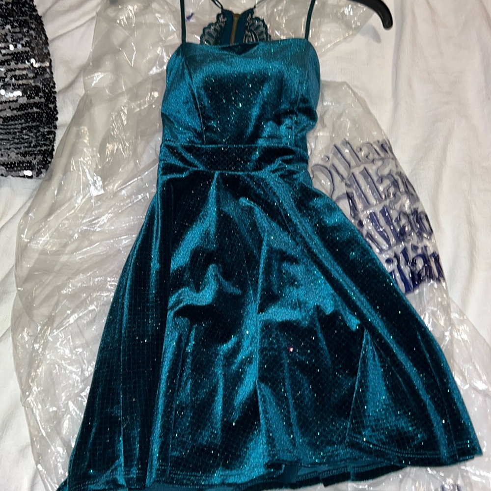 dillards emerald green formal dress